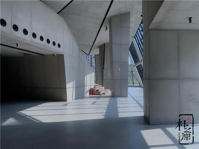光影交错：混凝土装饰板的情感与设计之旅(图3)