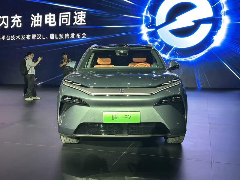 比亚迪唐L EV预售价28万起搭载兆瓦闪充技术(图1)