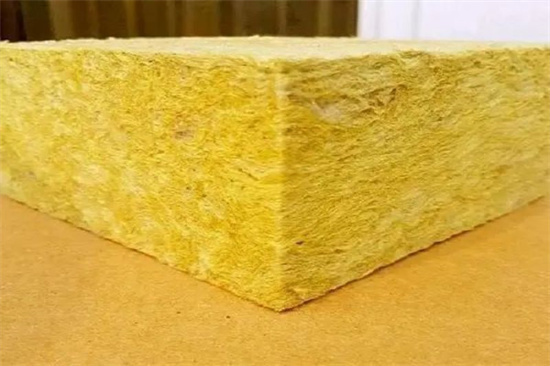 奔腾小马上市一周年销量破10万 新增冰椰蓝色车漆(图1)