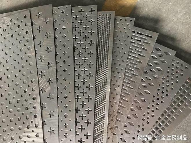 镀锌板vs铝合金冲孔网：抗腐蚀实测数据大公开‌(图1)